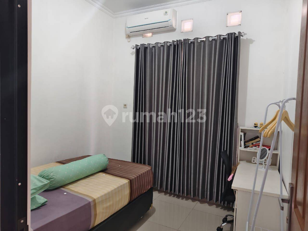 Modern 3-Bedroom Semi-Furnished House in Banyumanik