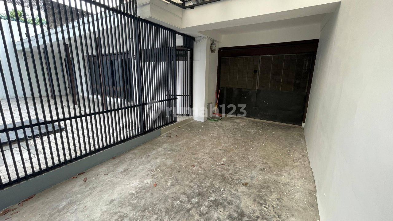 Spacious Commercial House Near City Center