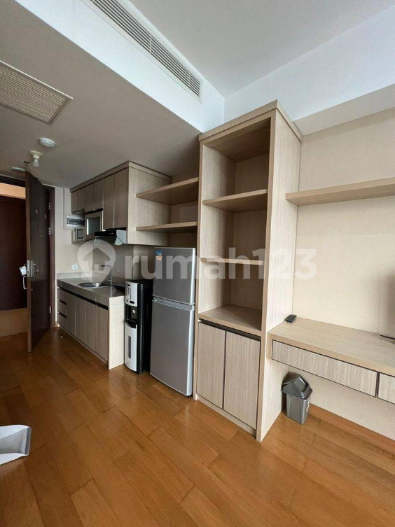 Modern 5-Star Hotel-Style Apartment Near UPH University