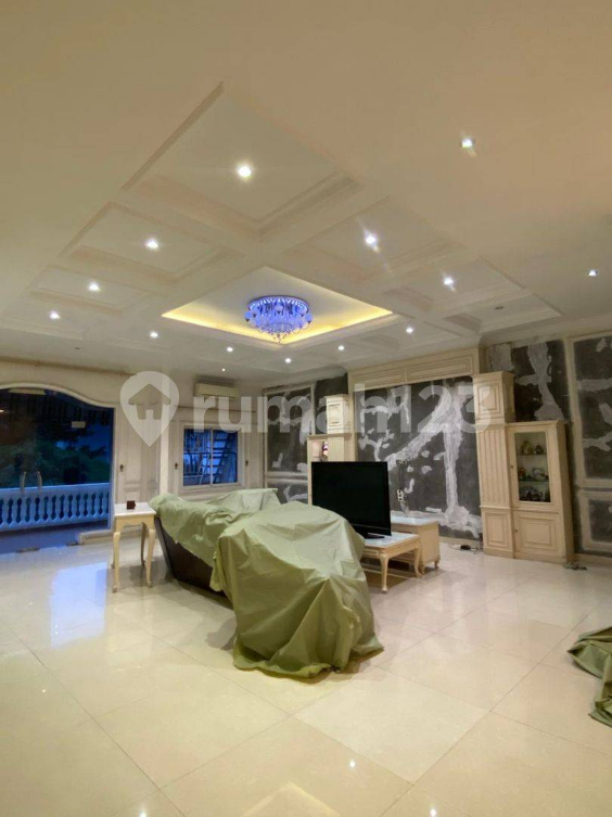 Luxurious 4-Bedroom House with Pool and Koi Pond
