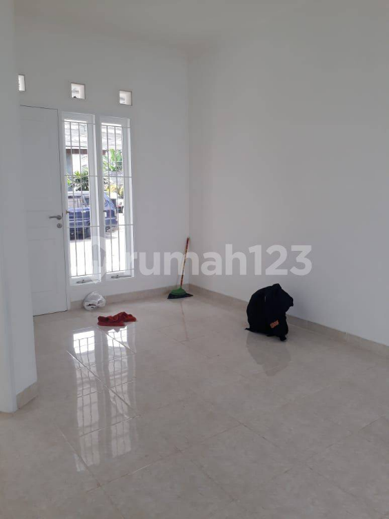Modern Townhouse Near Pondok Ranji Station