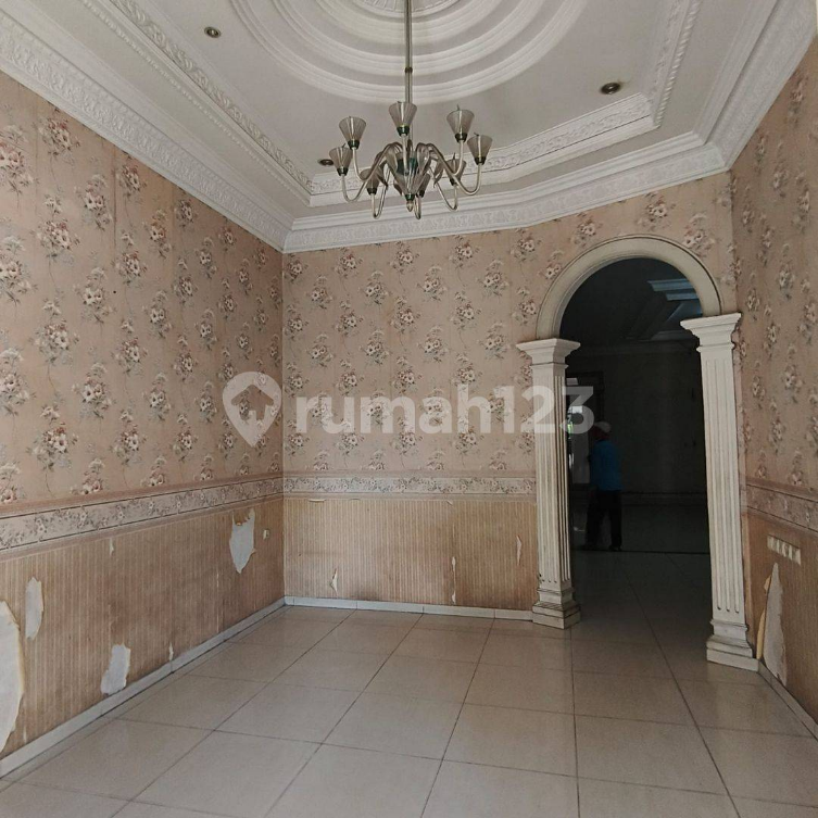 Spacious 5-Bedroom House in Pluit Sakti