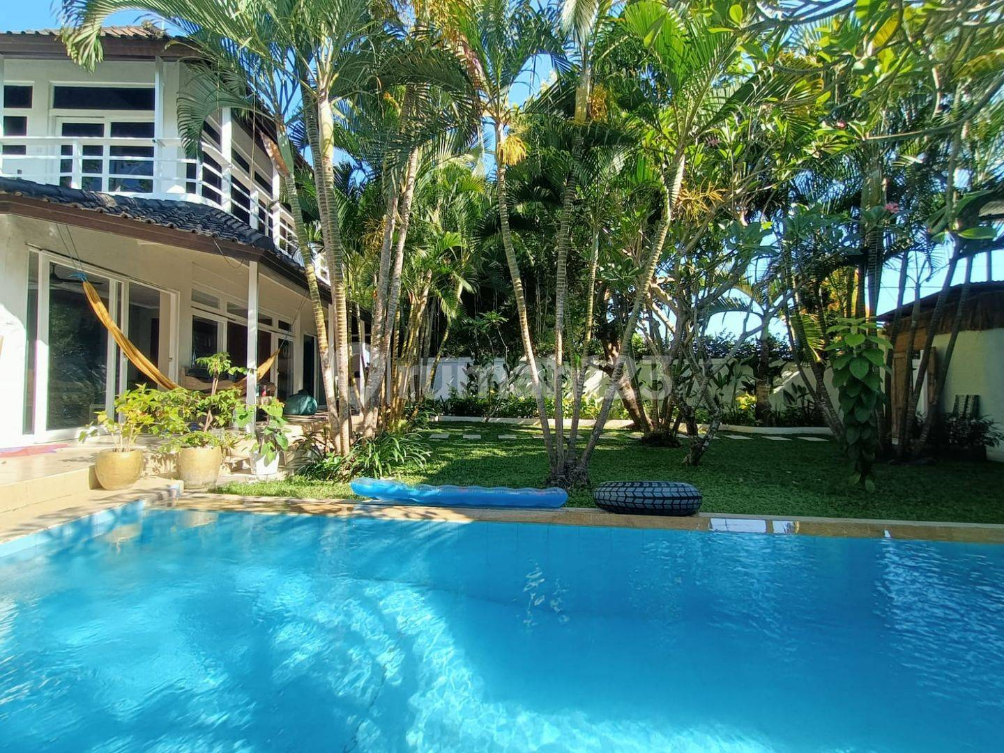 Luxury Classic Joglo Villa with Pool in Brawa