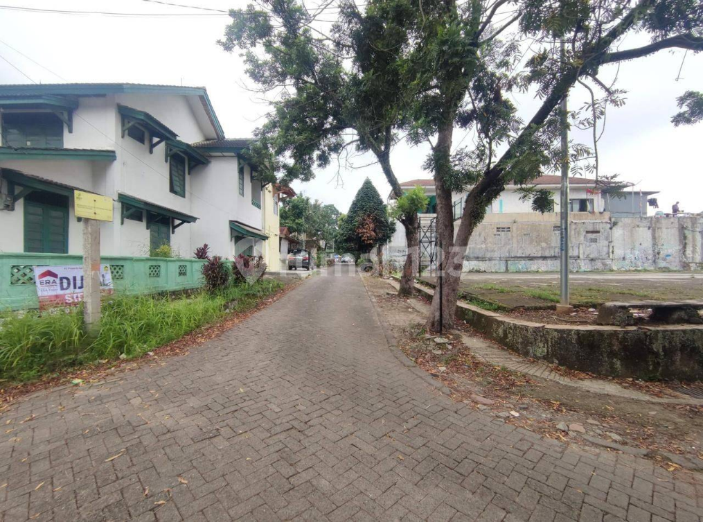 Corner House For Sale in Bantarjati