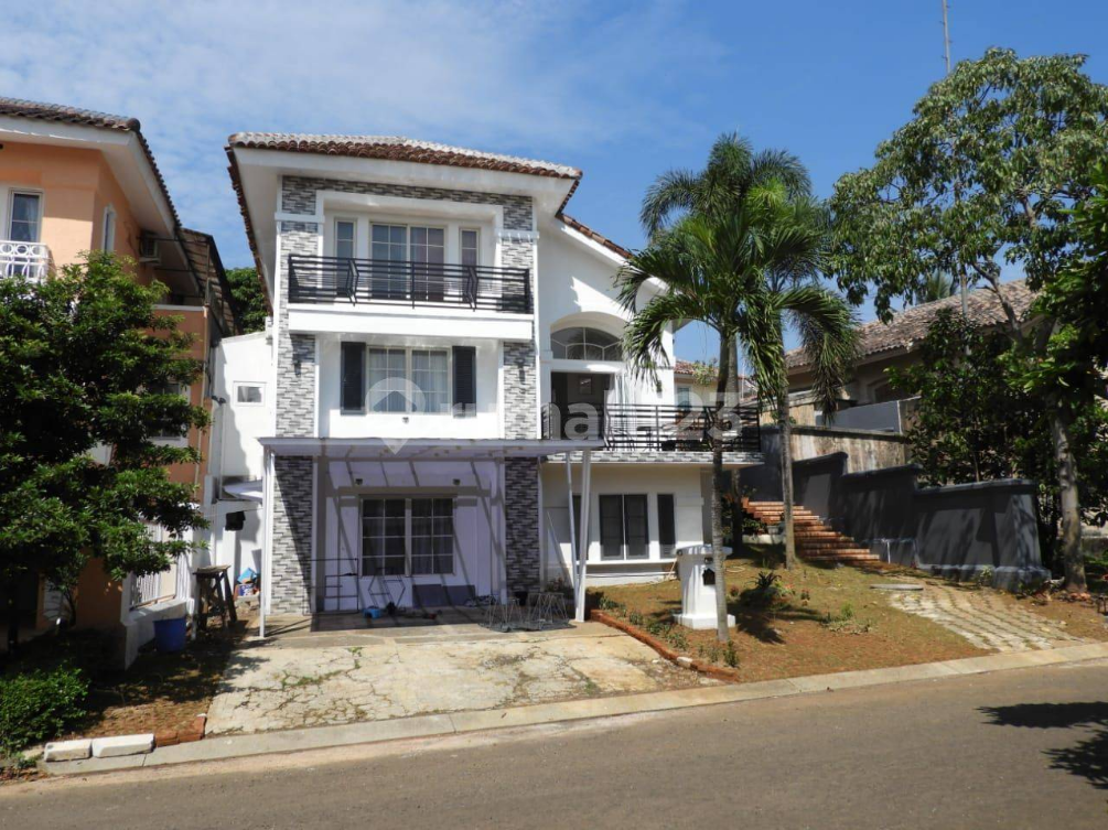 Modern 3-Story Villa with Pool in Sentul City