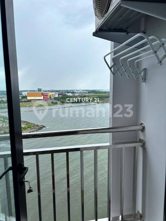 Modern Waterfront Apartment with Sea View