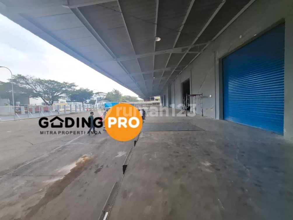 Large Industrial Warehouse with Loading Docks in Cikarang