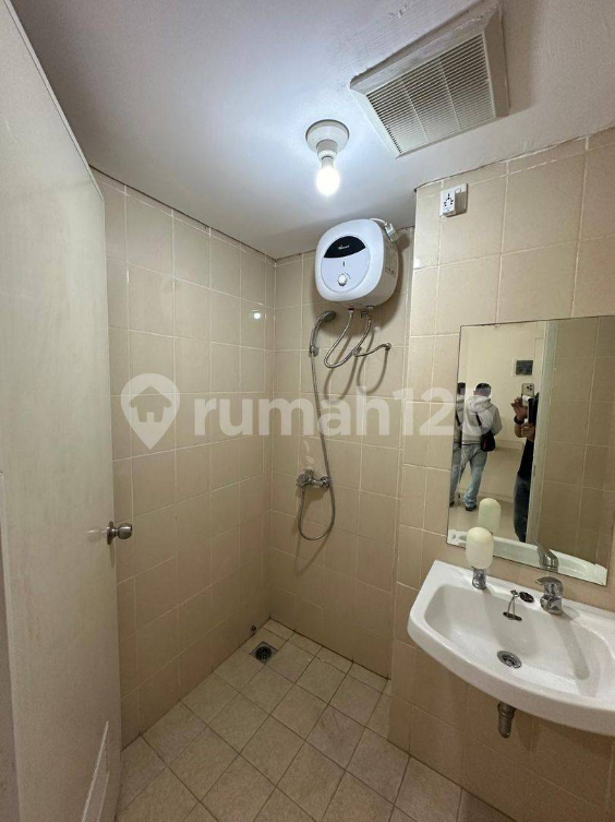 Modern 1-Bedroom Apartment Near University with Pool View