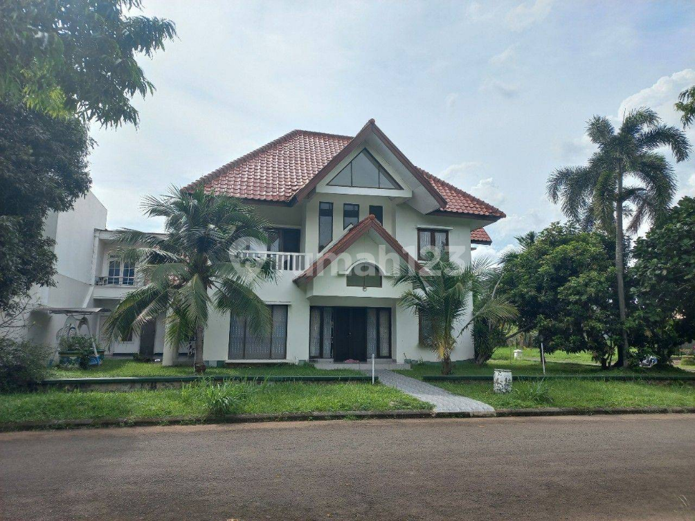 Spacious Villa with Garden in Quiet Neighborhood