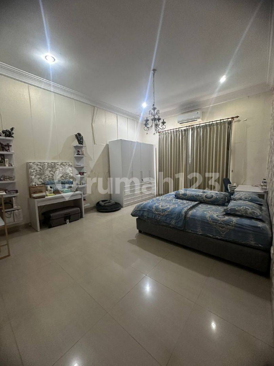 Luxurious 4-Bedroom Villa Near Supermall Pakuwon