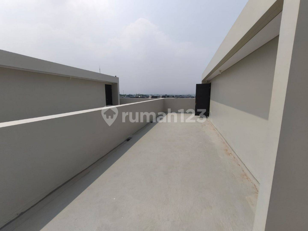 Modern Two-Story Commercial Space with Rooftop View