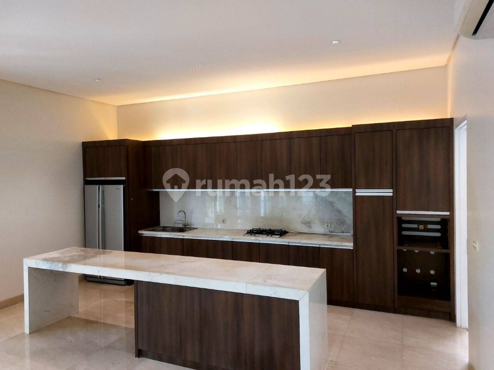 Luxury Villa with Pool Near French School