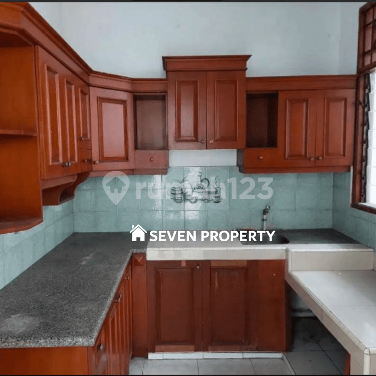 Spacious Townhouse Near Cibubur Toll Access