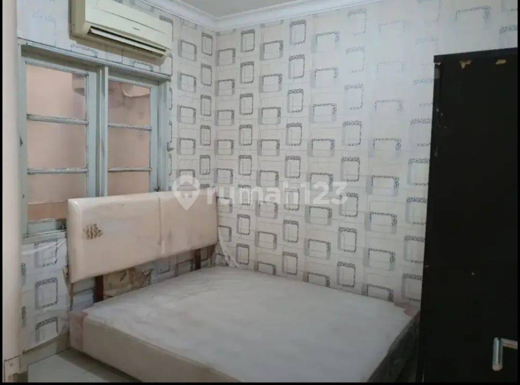 Spacious 2-Bedroom Townhouse with Modern Kitchen