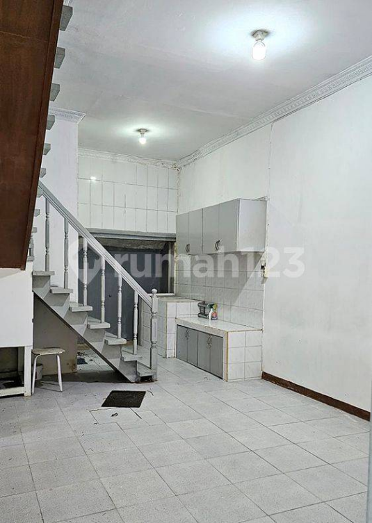 Spacious Two-Story House in City Center