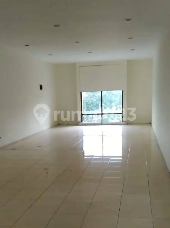 Spacious 4-Floor Commercial Building on Darmo Street