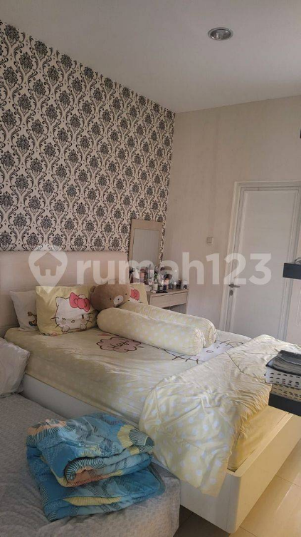 Spacious 3-Bedroom House with Modern Kitchen