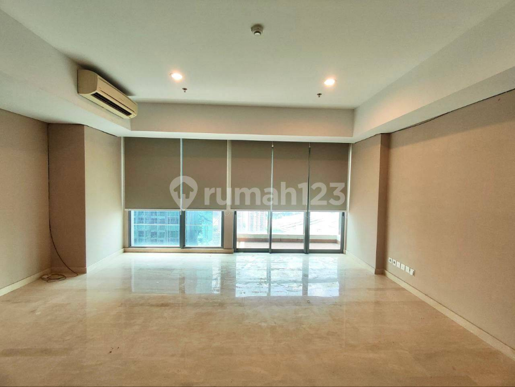 Luxurious 118m² Apartment with Private Lift