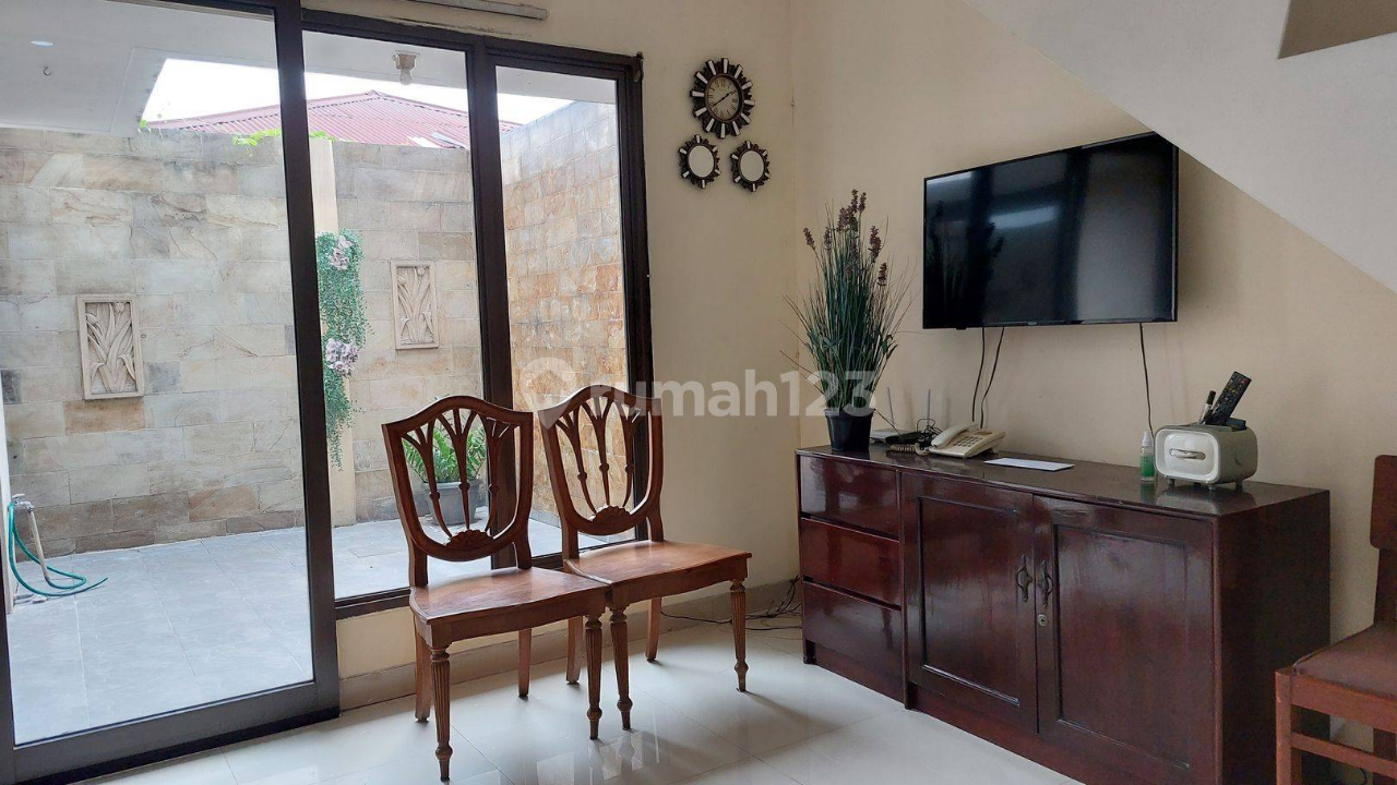 Modern 3-Bedroom House with Garden and Carport