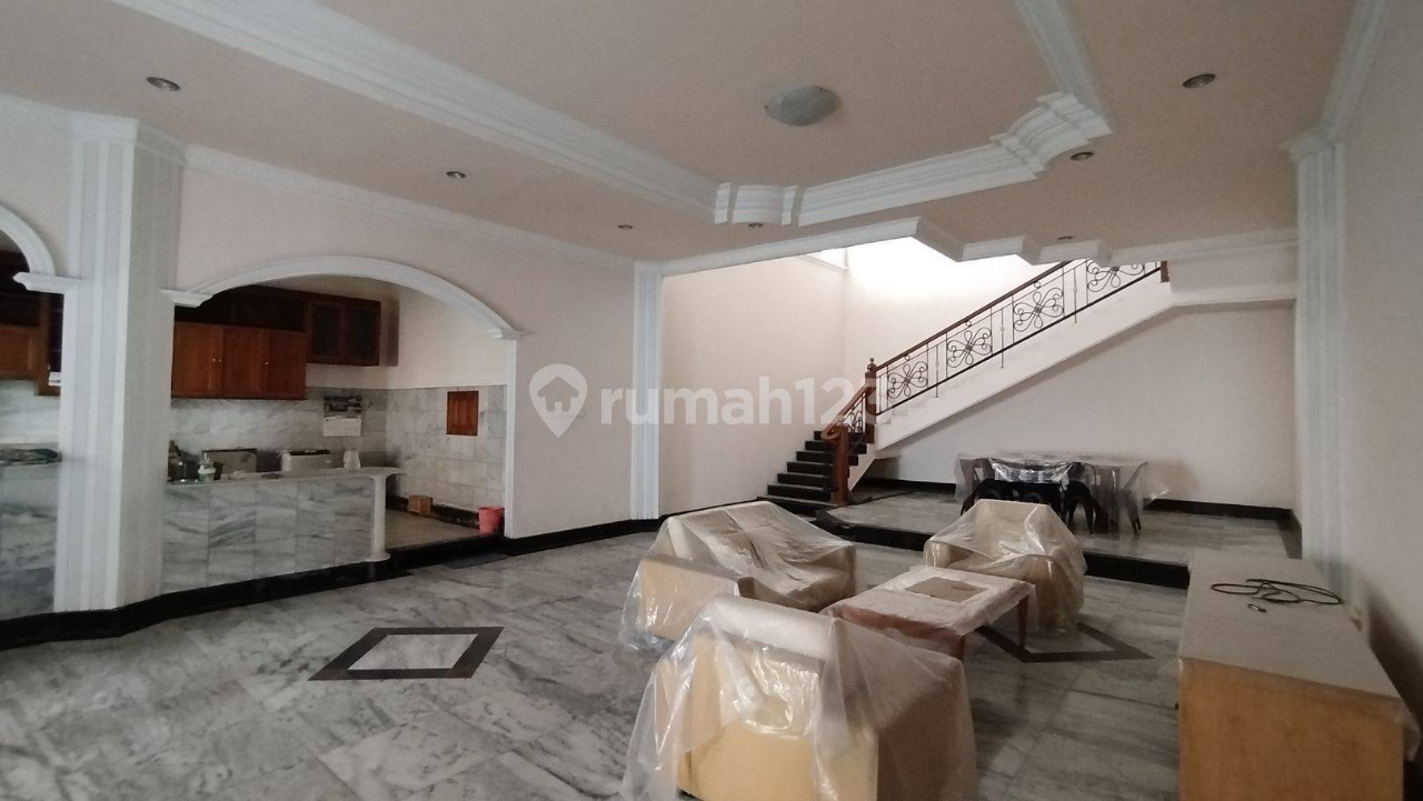 Luxurious 5-Bedroom House with Marble Floors