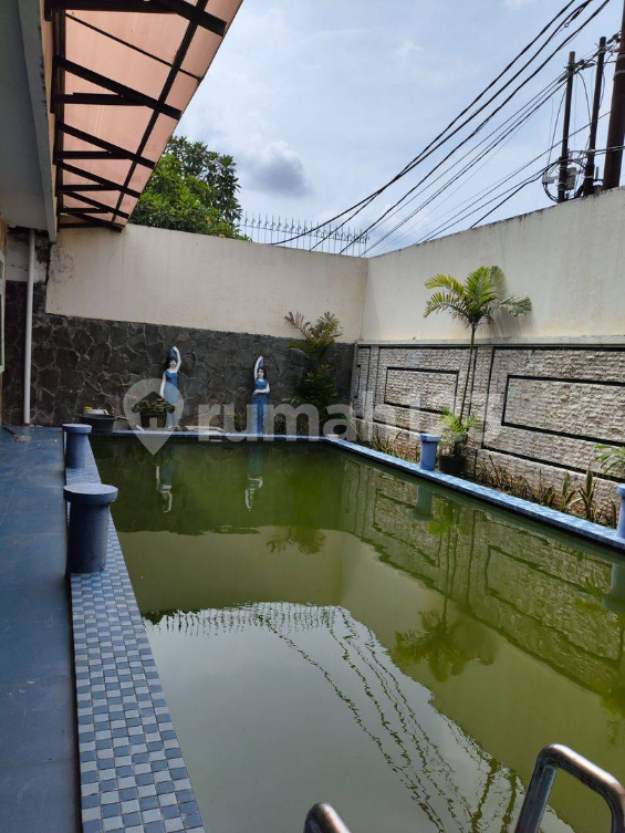 Spacious Property with Private Pool and Garden