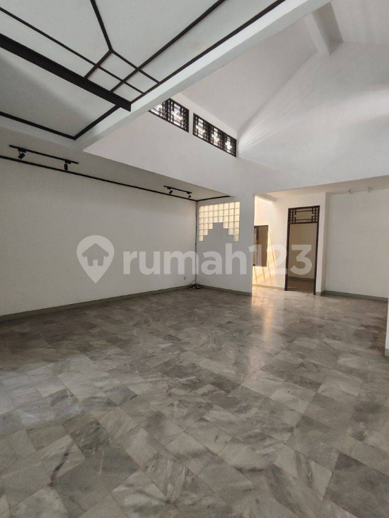 Spacious House with Modern Layout in Quiet Area