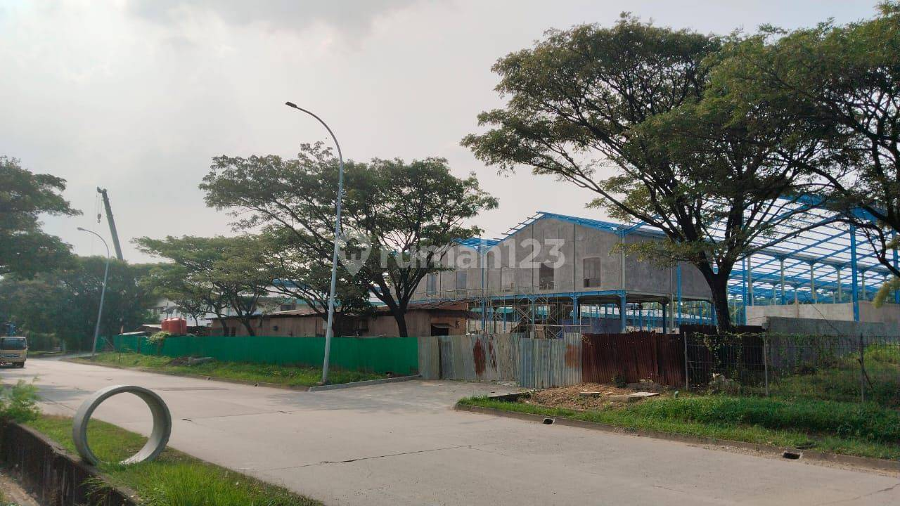 Modern Warehouse with Office Space and Parking