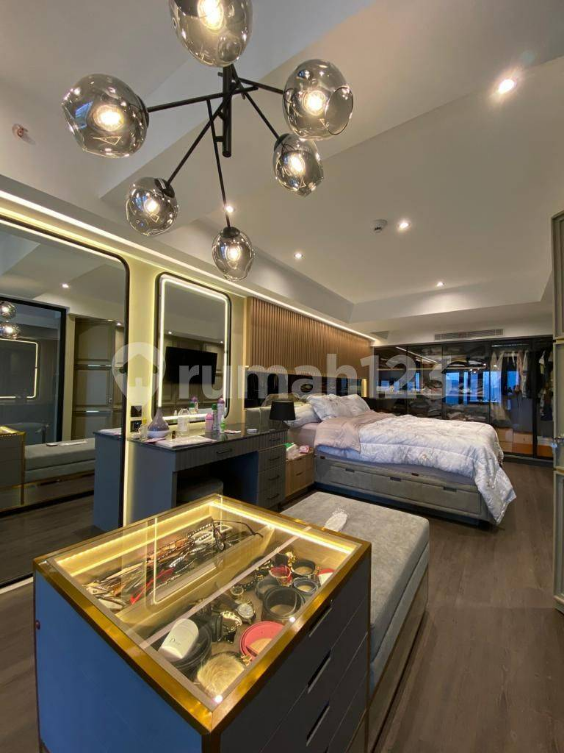 Luxurious Furnished SOHO Apartment with City Views