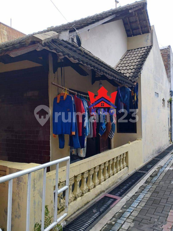 5 Bedroom House for Rent in Semarang Timur