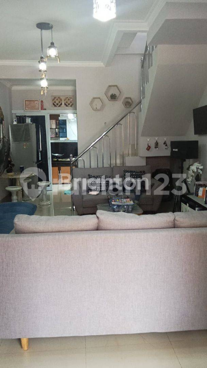 Furnished Two-Story House Near Airport with AC