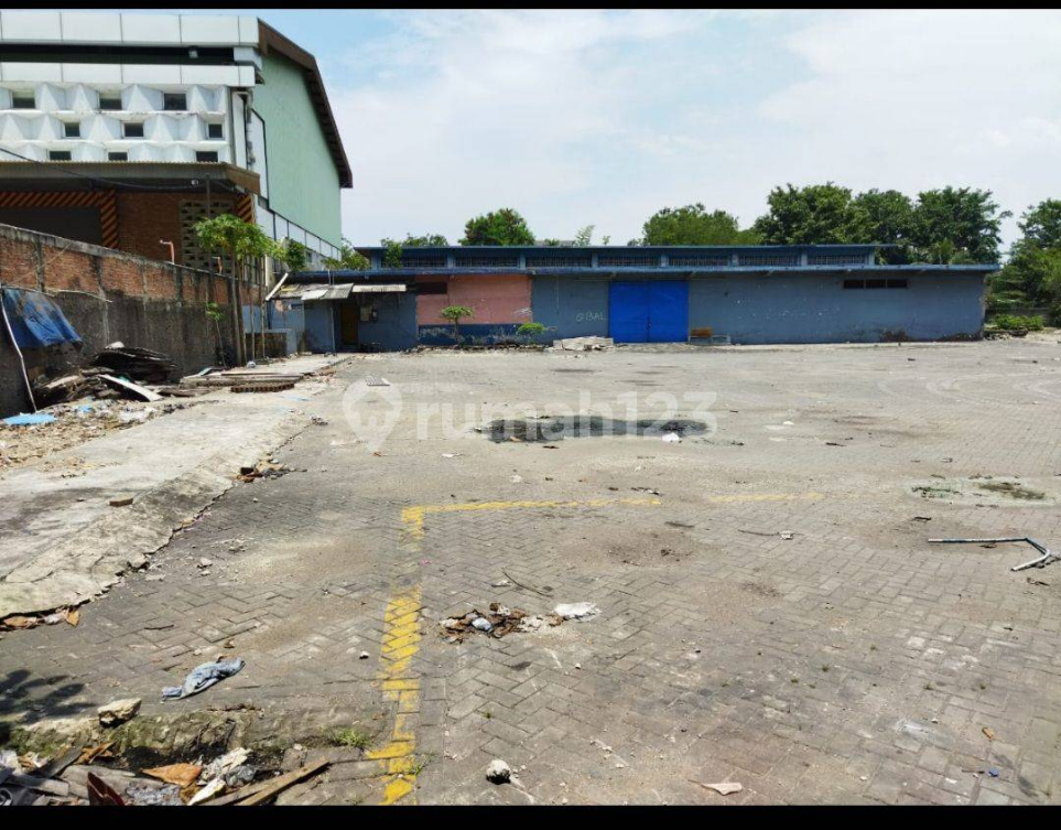 Large Commercial Warehouse Space with Parking Area