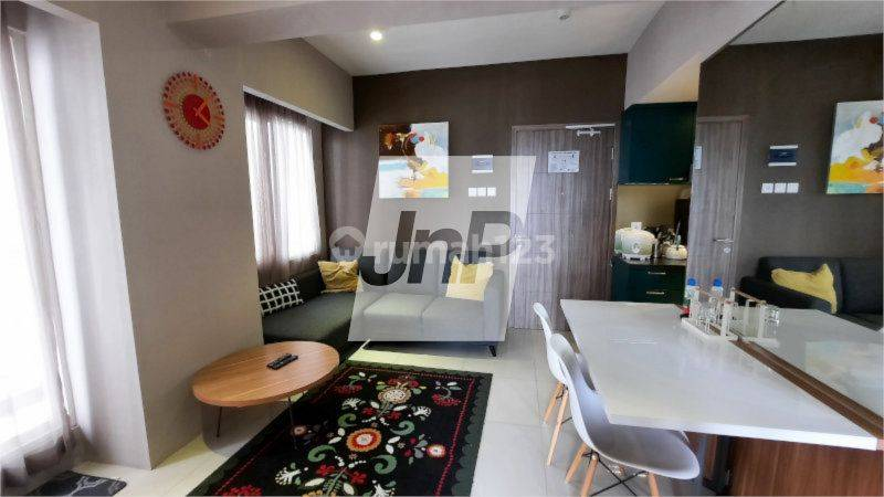 Furnished 2-Bed Apartment with Pool View