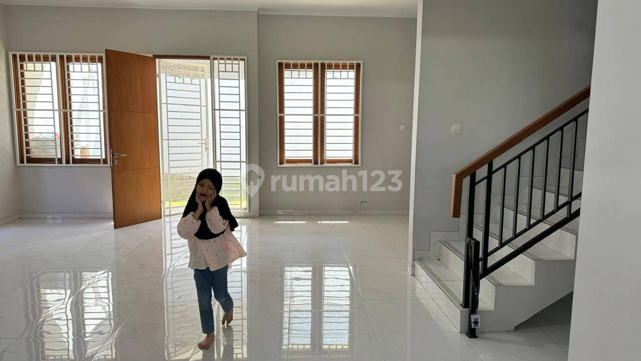 Spacious Two-Story House with Modern Design Buah Batu