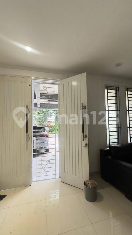Spacious 5-Bedroom House with Modern Amenities