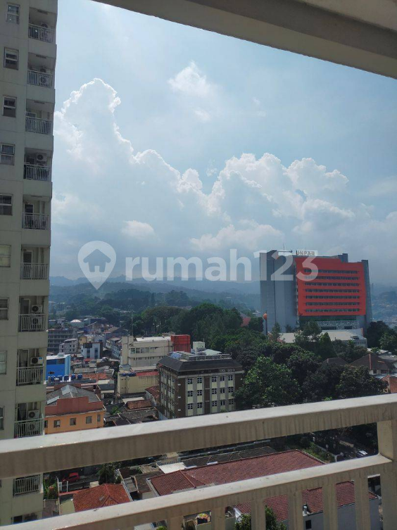 Furnished 2-Bed Apartment with City Views
