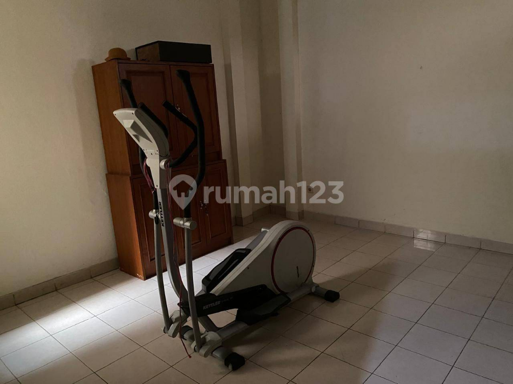 Spacious 3-Bedroom House with Private Gym
