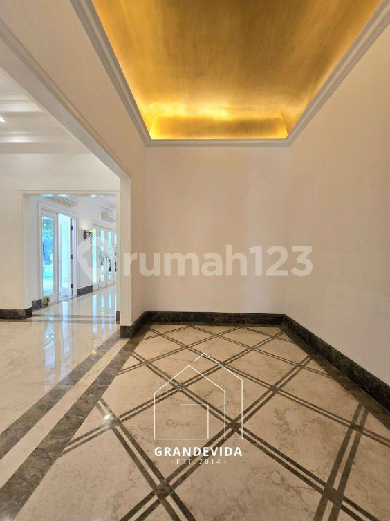 Luxury Villa with Pool in Senopati