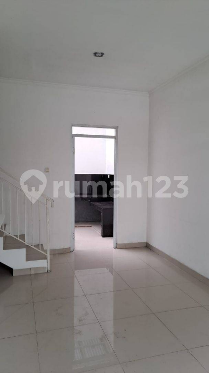 Modern 3-Bedroom Townhouse with Carport