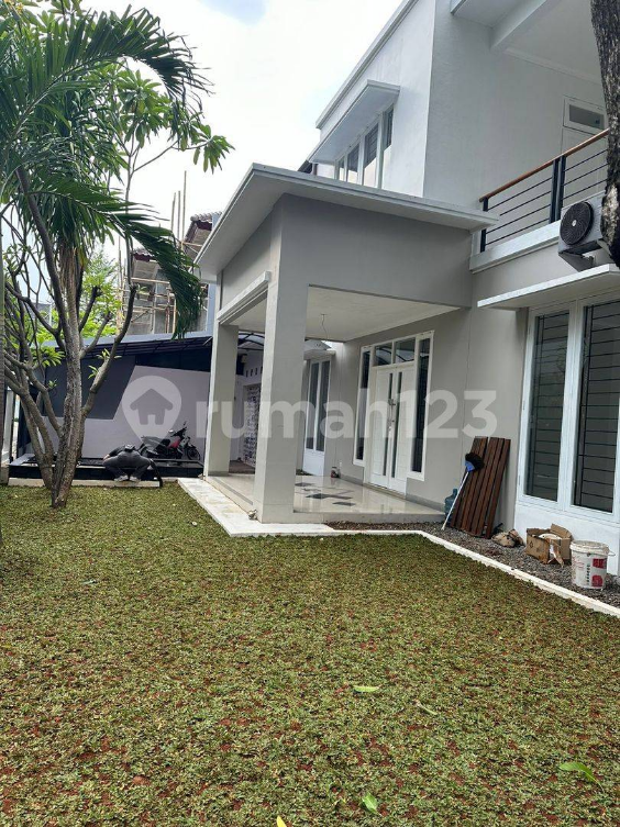 Modern 2-Story House with Pool in Cipete