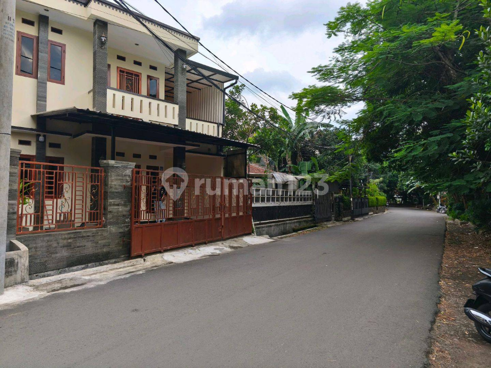 Spacious 4-Bedroom House with Carport in Buah Batu