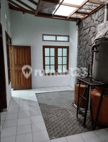 Spacious 3-Bedroom House in Taman Kopo Indah