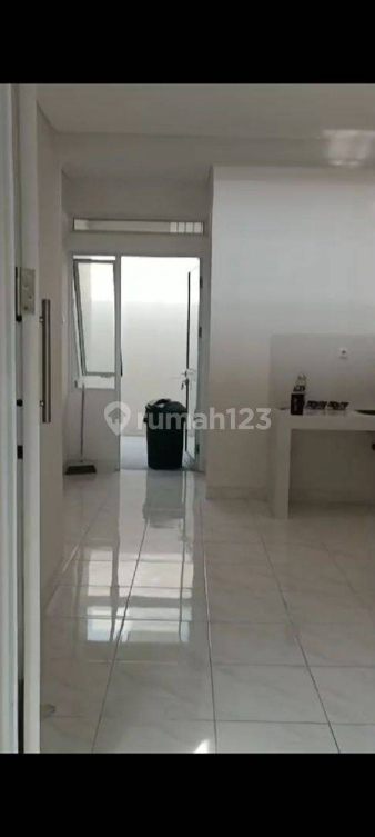 Modern 3-Bedroom House in Karawaci with Carport