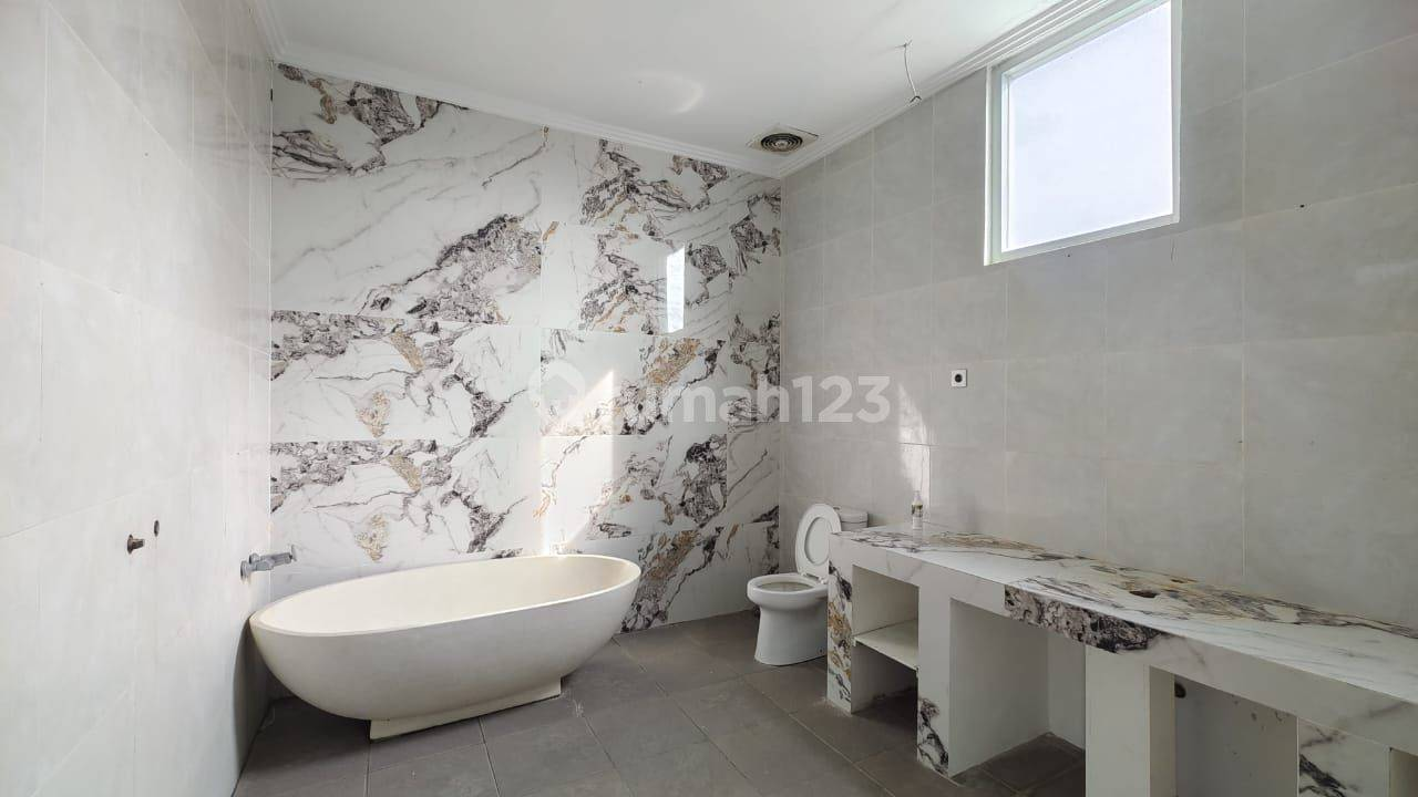 Modern 3-Bedroom House with Private Pool
