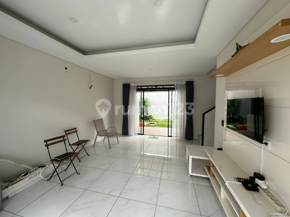 Modern 2-Story House with Garden in KBP
