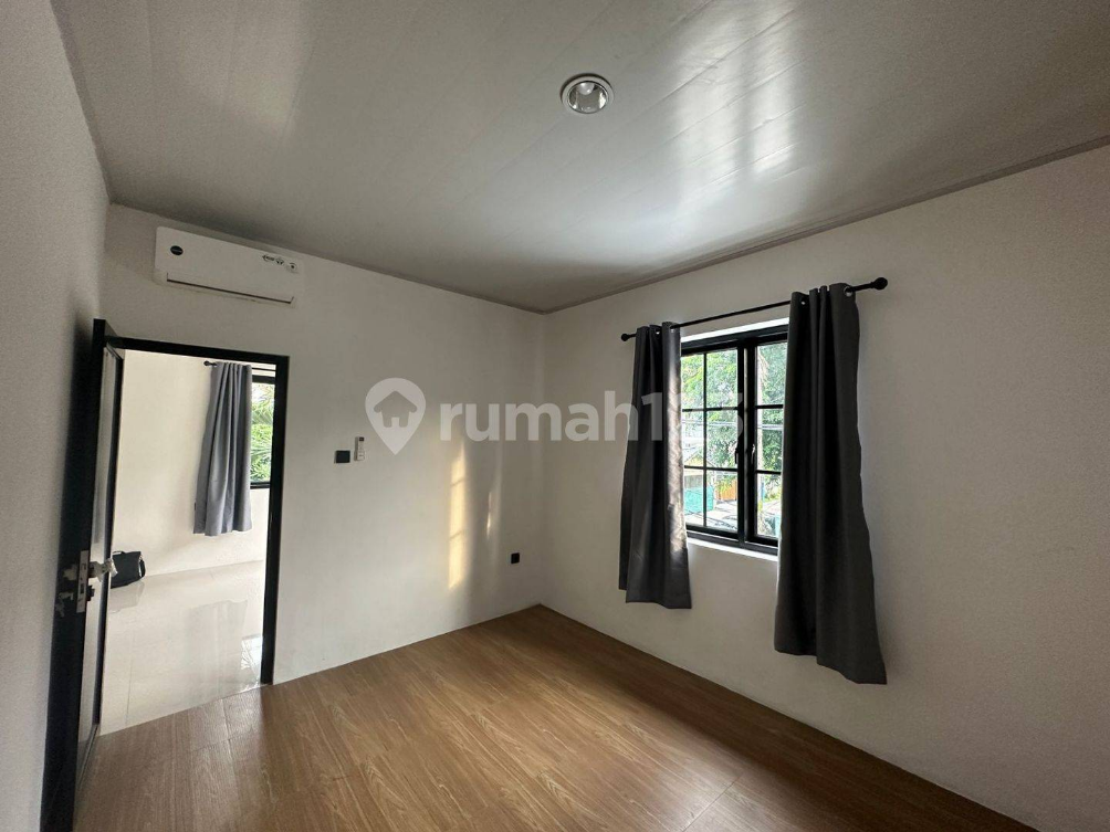 Modern 3-Bedroom Townhouse with Kitchen Set