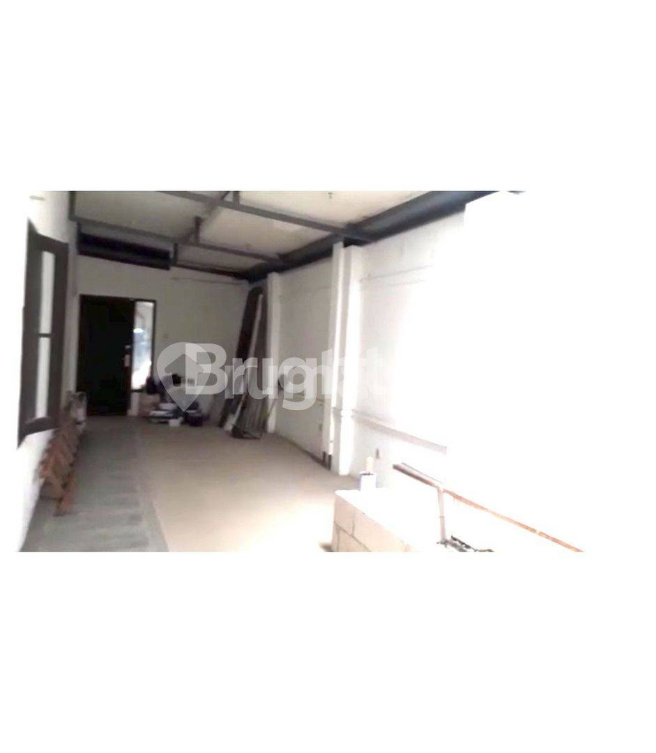 Strategic Location House for Business Near City Center