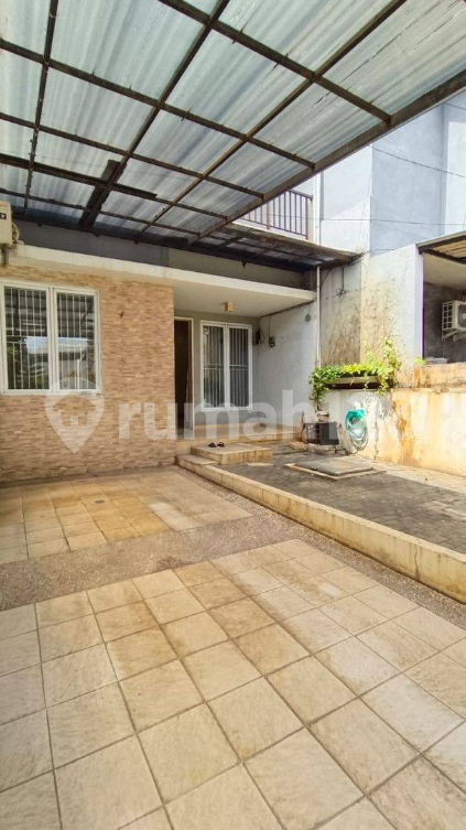 Comfortable Modern House with School Nearby