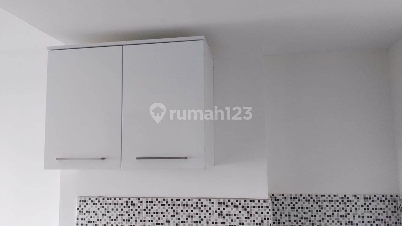 Semi-furnished 2BR Apartment near Pakuwon Mall