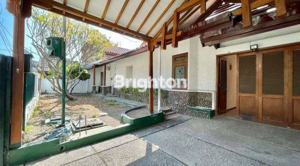 Spacious 4-Bedroom House Near Jemursari with Garden