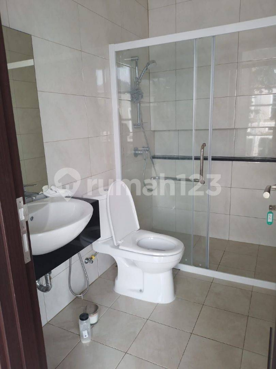 Modern 3BR House in Golf Island PIK